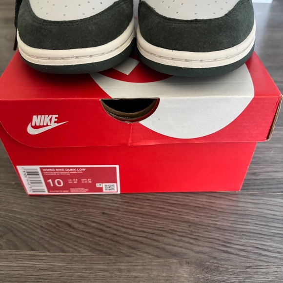 Nike runners size 10 - Picture 3 of 3